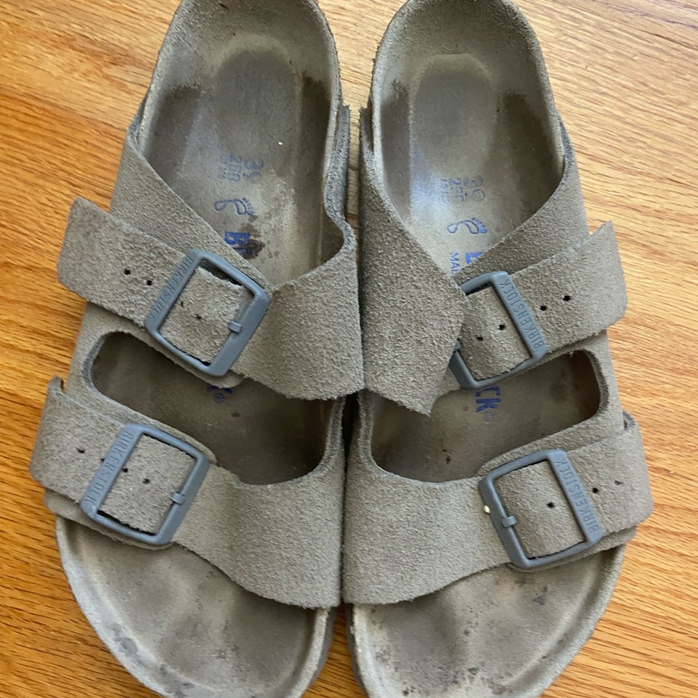 BIRKENSTOCK Women’s Size 39 / 8-8.5 Arizona Taupe Suede 2 Strap Cork Sandals - Picture 9 of 15